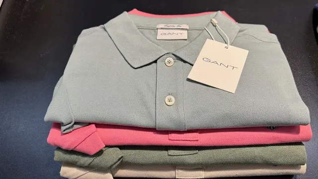 Stapel polo's van GANT in groen, roze en beige