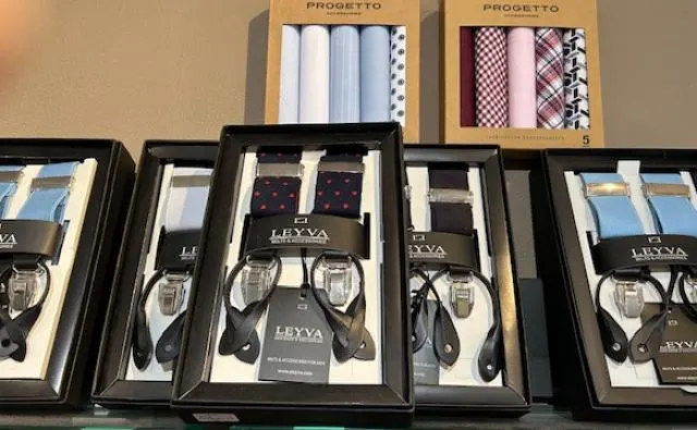 Bretels en zakdoeken in geschenkverpakking